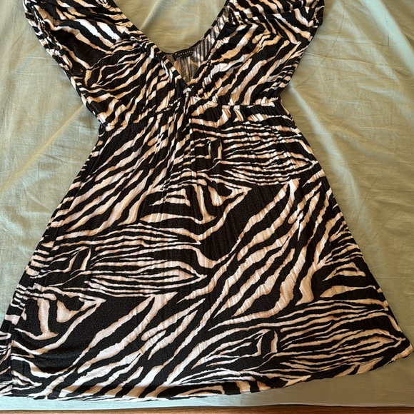 Forever 21 zebra dress/beach, cover-up size large - Picture 5 of 6